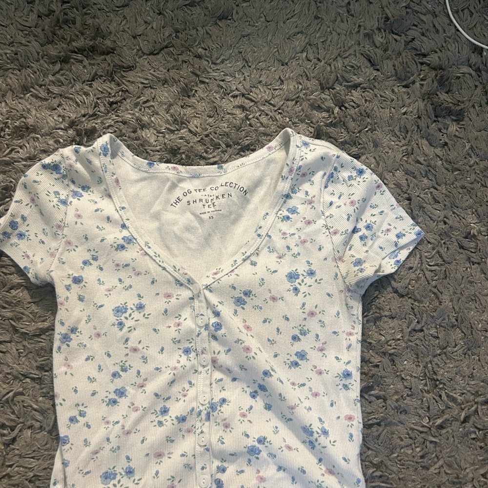 Aeropostale Floral V-Neck Tee